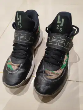 Sepatu Basket Nike LeBron Ambassador XII Camo