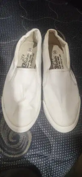 Sepatu slip on putih sz 40