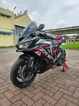 Kawasaki ZX25R ABS Hitam 2020