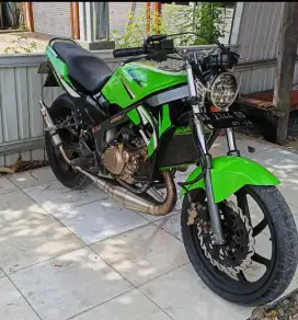 Kawazaki Ninja Tahun 2001 di jual apa adanya