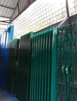 Folding gate rolling door