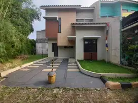 Dijual Rumah Turun Harga di D'GOLDEN Ready Stock Tanah Luas di KRUKUT