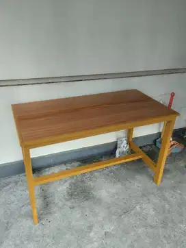 Meja Makan 120cm