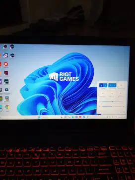 Laptop MSI core i7 sudah ada ssd dan sofware edit video foto dll