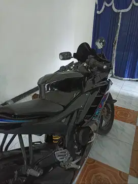 R15 V2 black kilometer rendah