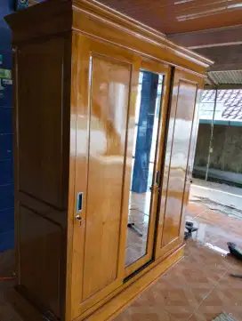 Lemari sliding tiga pintu jati tua tpk