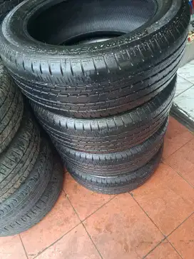 Ban mobil 215 55 17 bridgestone turanza er 33 masih sangat bagus