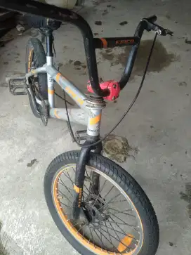 Sepeda BMX merk united