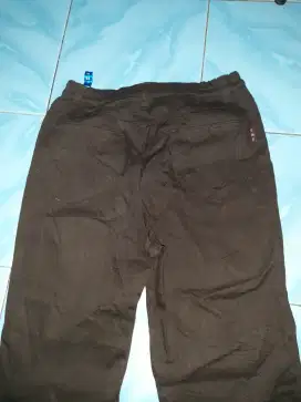 Celana panjang hitam