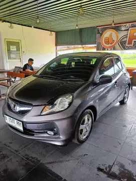 Honda Brio E ckd 2015 matic automatic jual atas nama pembeli kredit