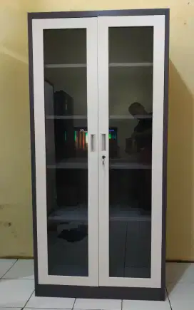 Lemari arsip besi (pintu kaca)