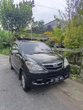 Mobil Daihatsu Xenia Xi 2010, siap pakai!