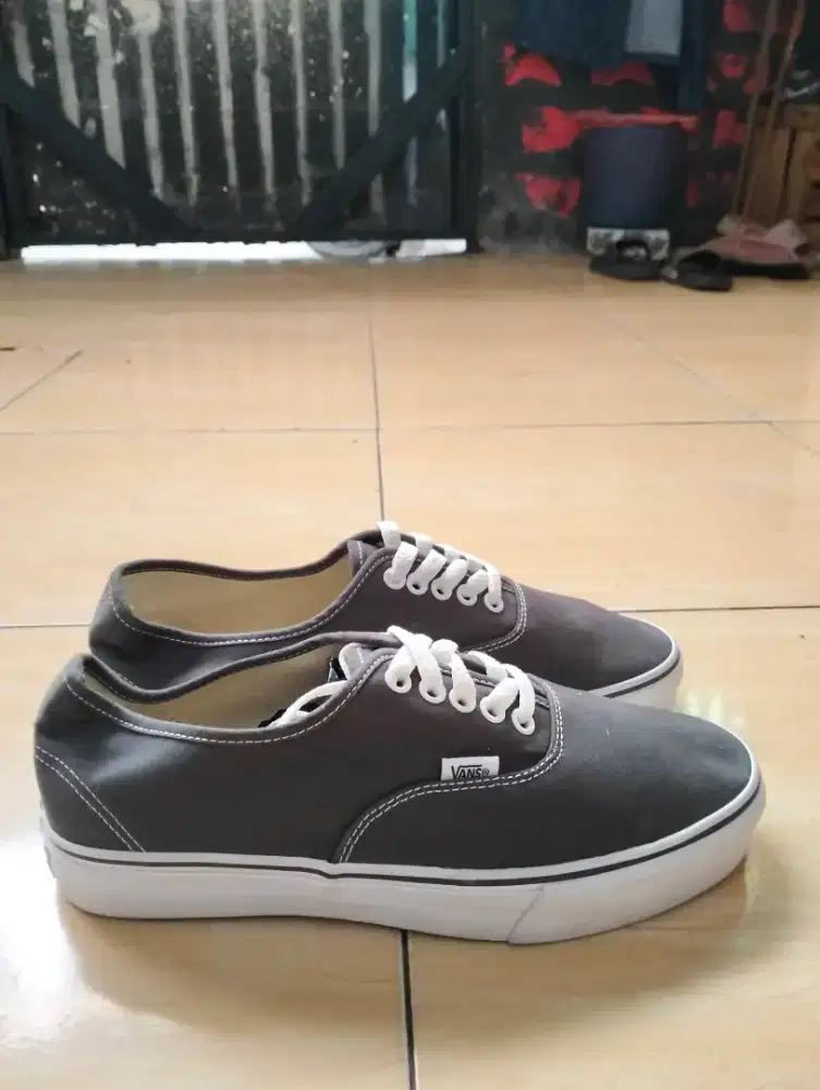 VANS AUTENTIC ABU SIZE 42 LIKE NEW
