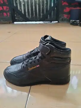 SEPATU REEBOK CLASSIC HIGH HITAM (MINUS REPAINT RAPIH)
