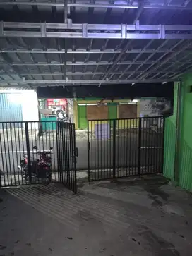 Disewakan kontrakan pinggir jalan sisa yang kecil