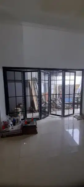 Pintu lipat aluminium dan kaca