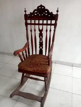 Kursi goyang kayu jati