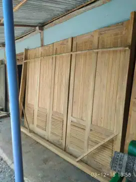 Pintu garasi kayu jati