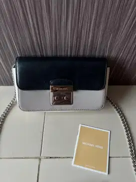 Michael kors sling bag ( tali bisa dilepaspasang)