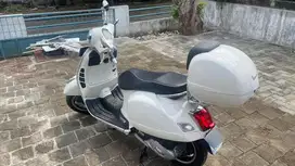 [Vespa GTS] 150cc - White classic