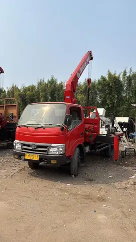 Toyota dyna crane