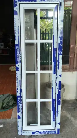 Kusen sepaket jendela plus ornamen