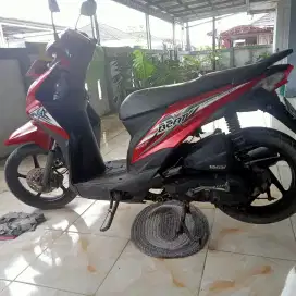 Jual motor Honda bead  2015 ss lengkap pajak hidup mesin ,  lampu ok,