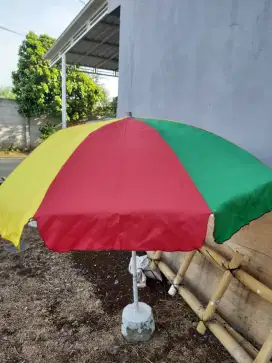 Payung tenda warna warni