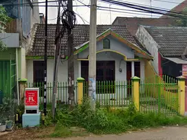 Rumah di samping jalan Mojoagung, Jombang