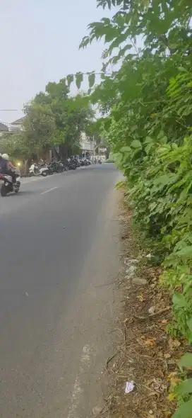 Di kontrakan tanah jalan utama Tukad Balian , Denpasar, Bali