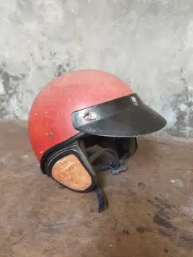 Helm G6 warna merah