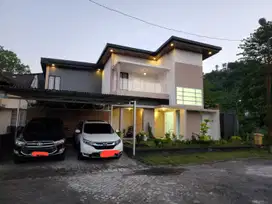 Dijual rumah mewah kolam renang di Citraland Cluster Brentwood sudut