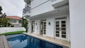 Rumah Modern Rasa Villa di Ampera Jakarta 5 Menit Ke T B Simatupang