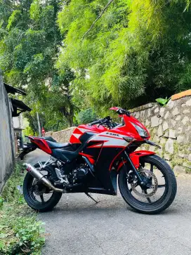 Honda CBR 150cc k45 (lokal) pgm_fi tahun 2015