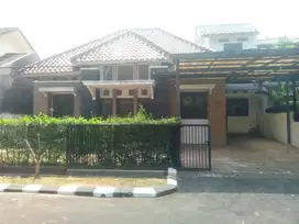 Dijual Rumah luas lokasi strategis di Kemang pratama 5 Bekasi