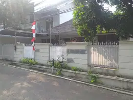 DIJUAL RUMAH HOEK (PINGGIR JALAN), KOMPLEK PERUM. PASAR MINGGU, JAKSEL