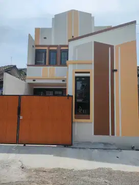 Rumah Bagus ektra mezanine lokasi depan taman