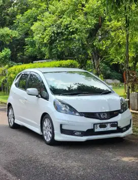 JUAL CEPAT HONDA JAZZ 1.5 RS AT TAHUN 2014 LIKE A NEW BISA TT