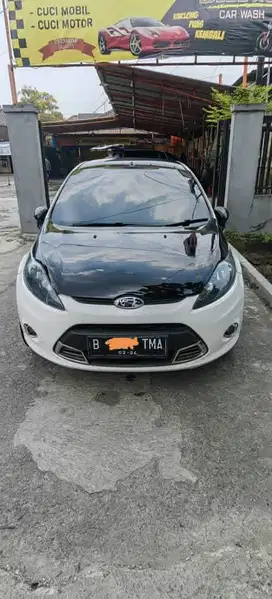 Ford Fiesta 2010 white putih ford fiesta 2011