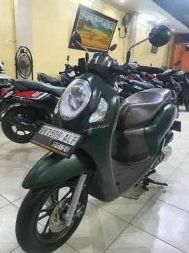 New Scoopy Stylish Keyless 2023 Cantik-Odometer 7.000 KM-plaza motor