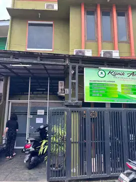 Klinik pratama beserta ijin usaha dan peralatannya