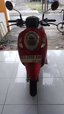 Scoopy merah 2024