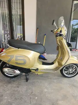 Vespa Piaggio Primavera Special 75 Anniversary