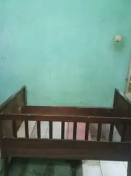 Ranjang bayi kayu jati