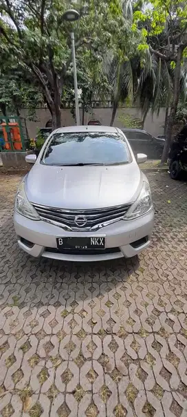 Nissan Grand Livina SV Facelift AT 2013 Silver,