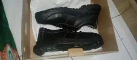 Sepatu safety merk Kings ukuran 8/42