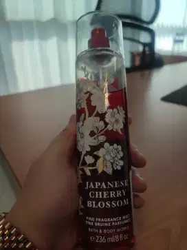 Dijual cepat body mist BBW Japanese Cherry Blossom