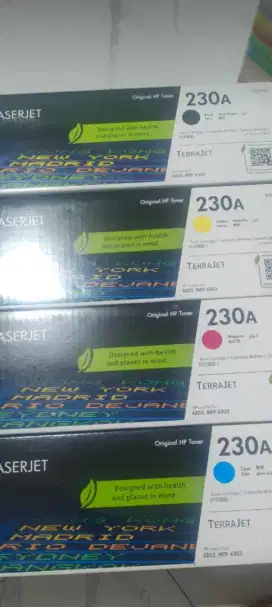 Penampung cartridge dan toner LaserJet baru dan bekas