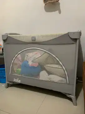 Preloved JOIE KUBBIE SLEEP BABY BOX TRAVEL COT