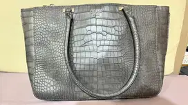 Jual tas Guess second